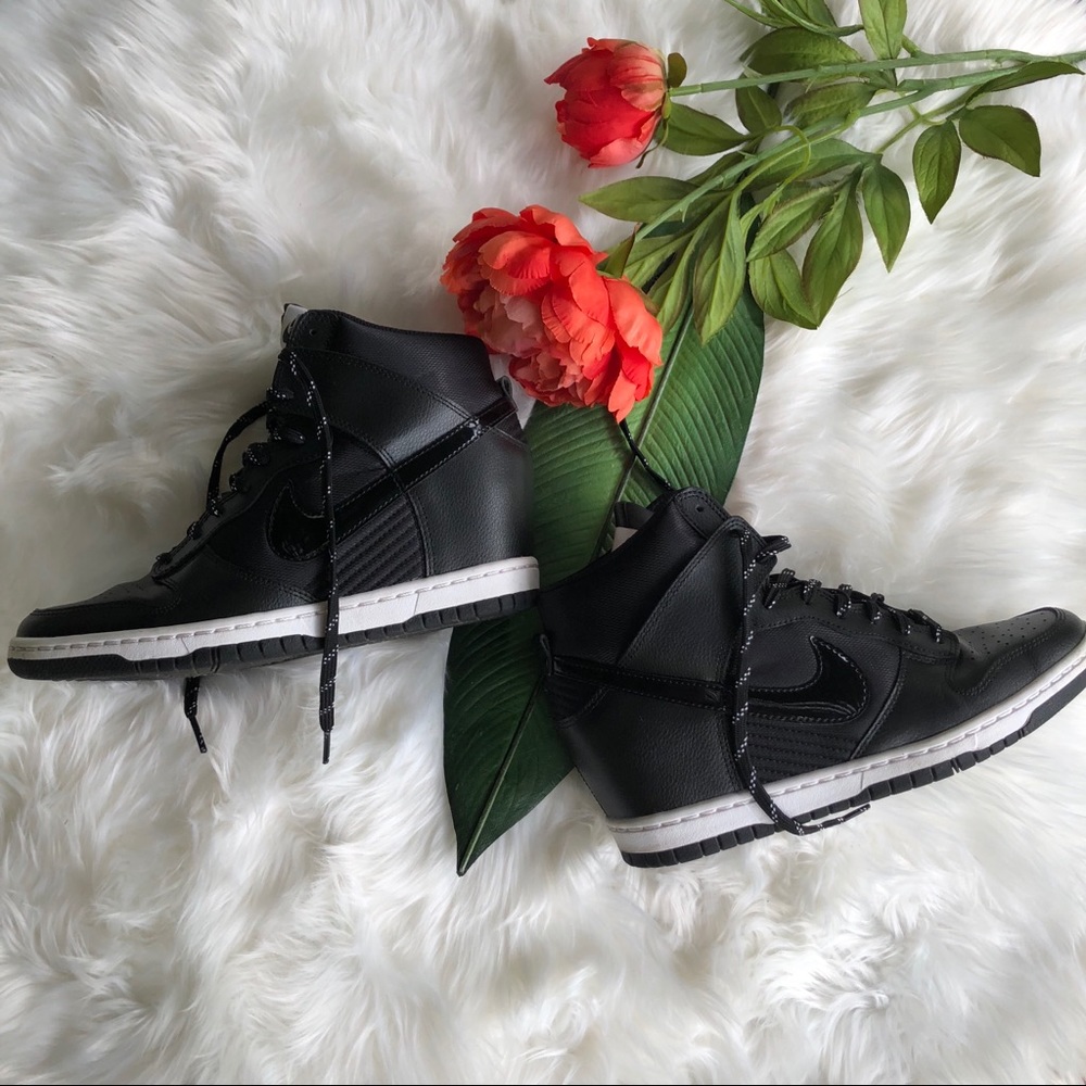 Women’s Nike Dunk Sky Hi Top Sneakers Blk Size 9